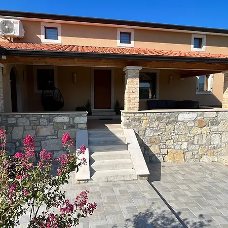 Villa Maroni With Pool - Inner Istria Pazin